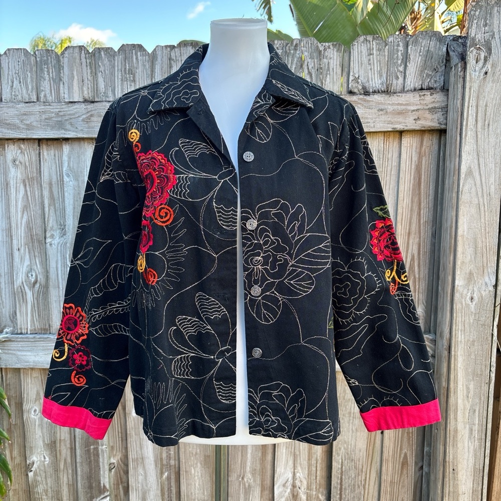 Willow Ridge floral jacket top. Embroidered flowers